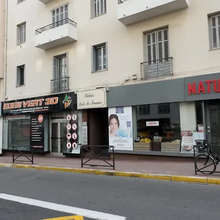 Centre With Air Conditionner דירה *