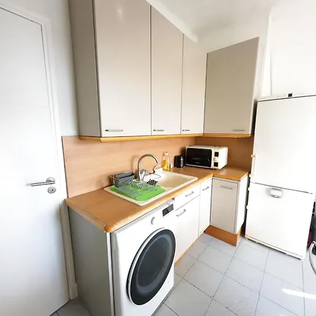 Centre With Air Conditionner * 昂蒂布