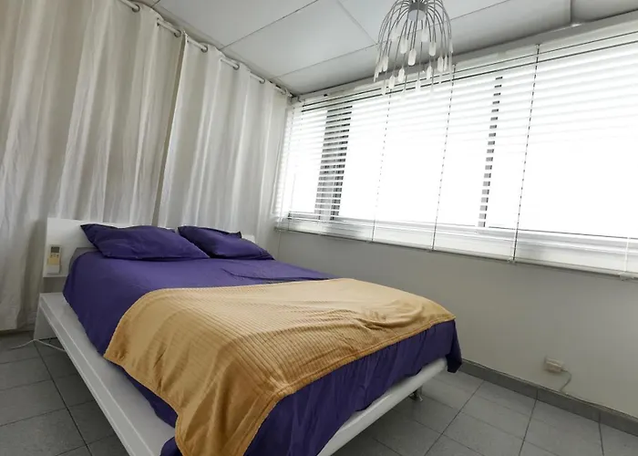 Centre With Air Conditionner *